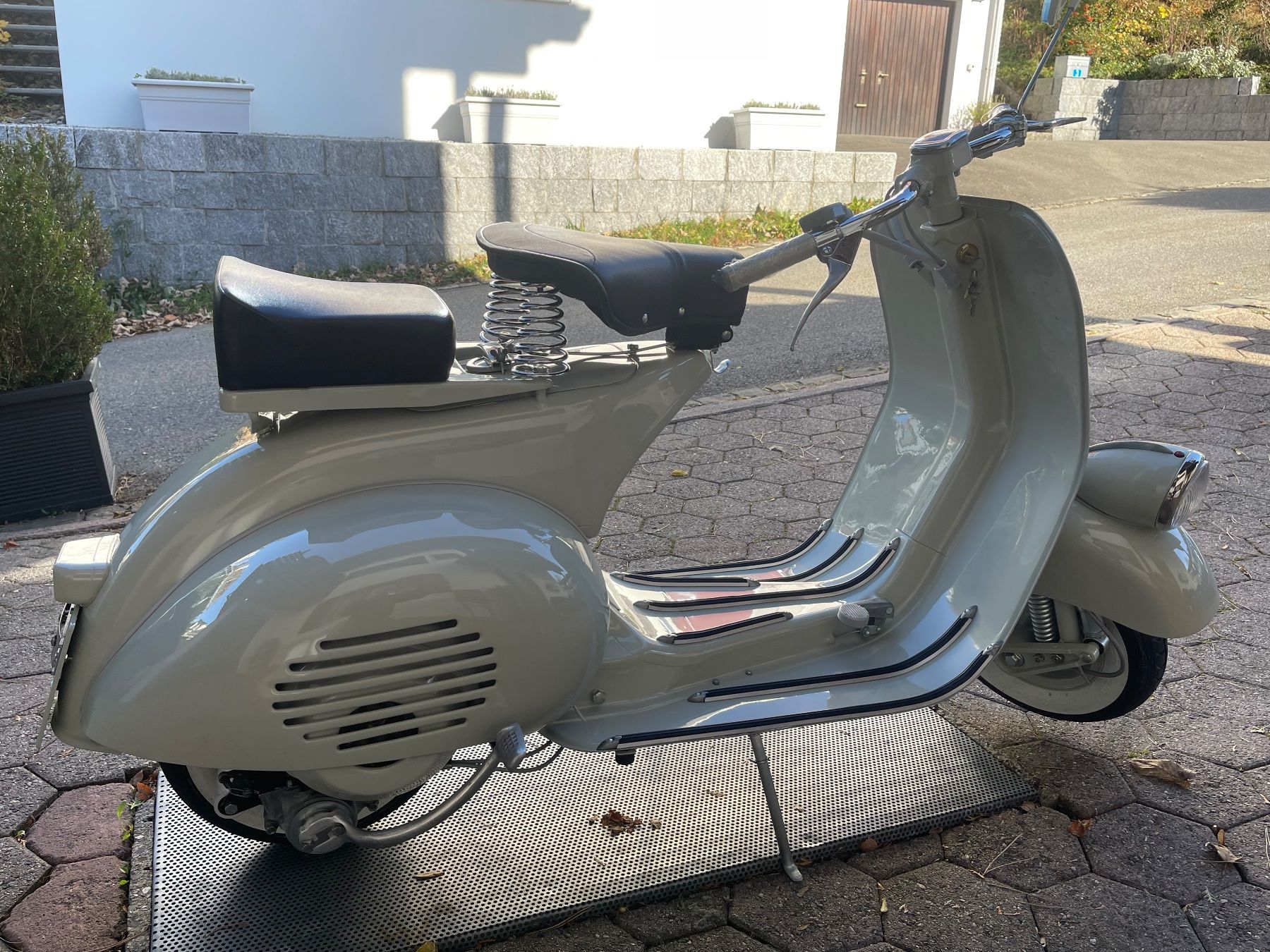Vespa Scooter: vespa faro basso vn1t – Usato da Edlibach venduto da Struzzo 1