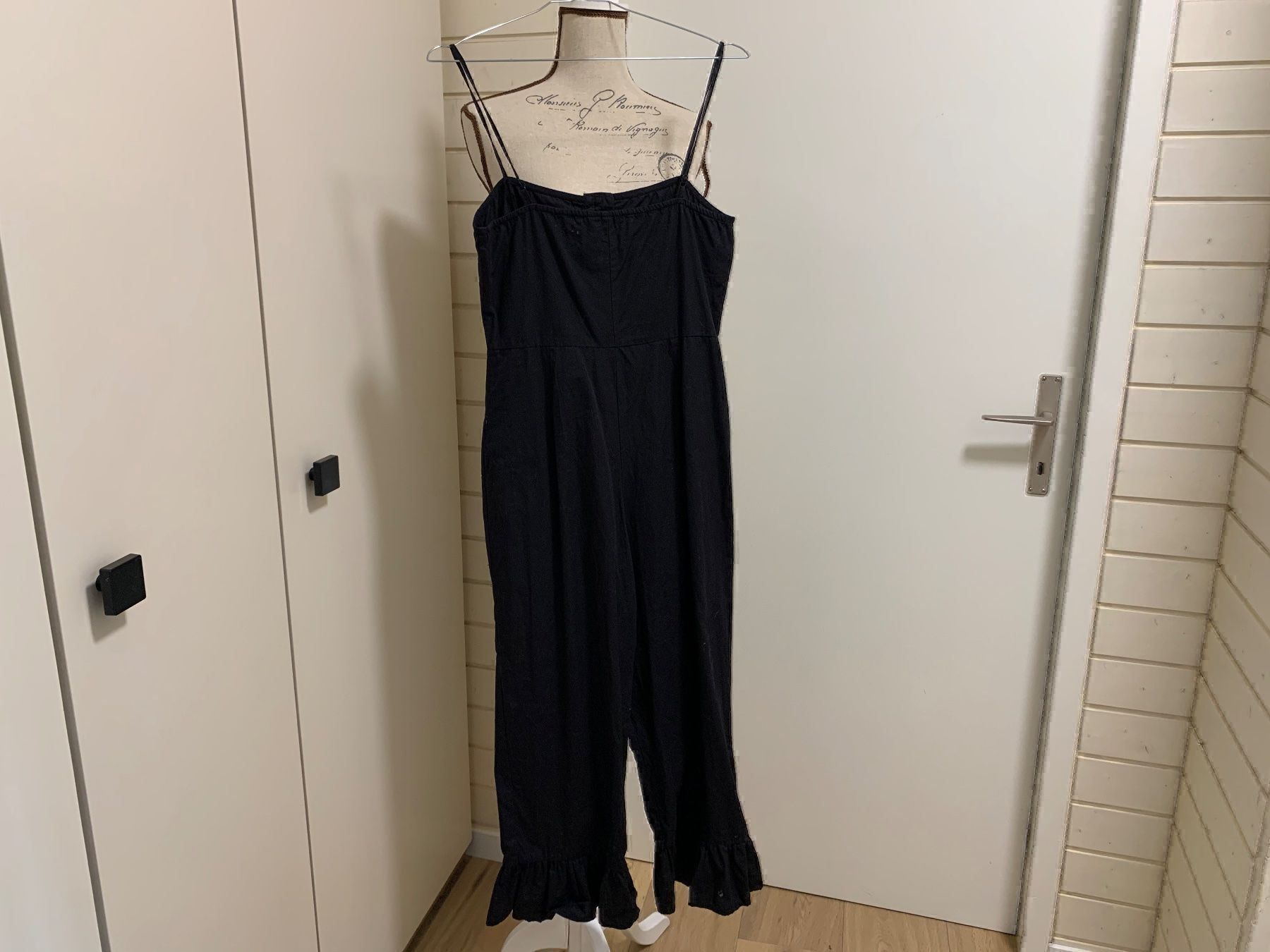 Asos Tute: Asos Overall schwarz Gr. 34 – Usato da Aarau venduto da Obdulia 1