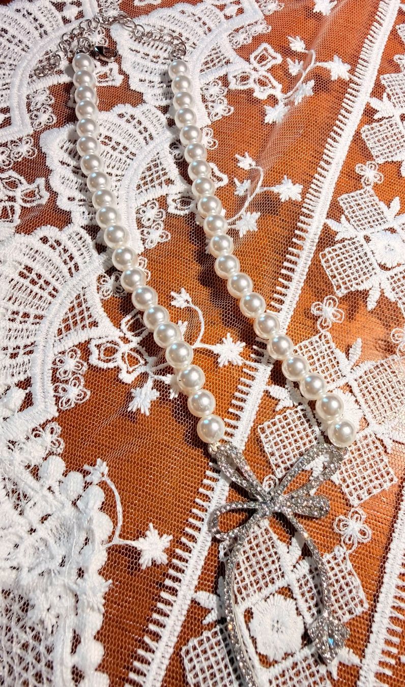 Catenine: Collier perles et noeud – Nuovo e nell'imballaggio originale da St-Maurice venduto da Sandrinette123 1