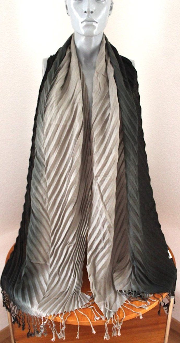 Foulards, Tücher & Schals: Foulard -Tuch 212 cm x 49 cm – Gebraucht aus Locarno von madame-tus-sauds