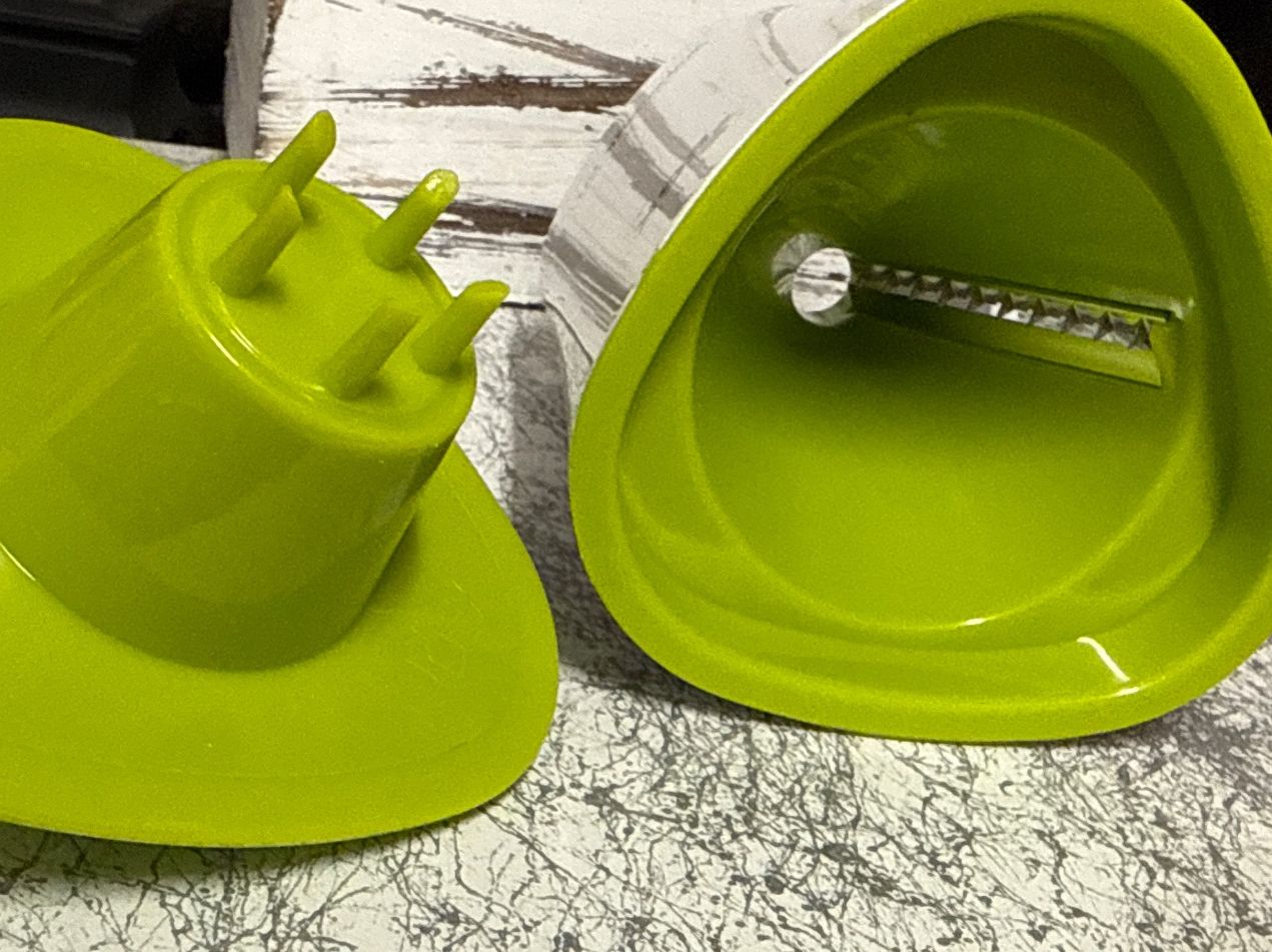 Elettrodomestici da cucina: Gemüse Schneider/ Handraffler – Usato da Amriswil venduto da used2use 1
