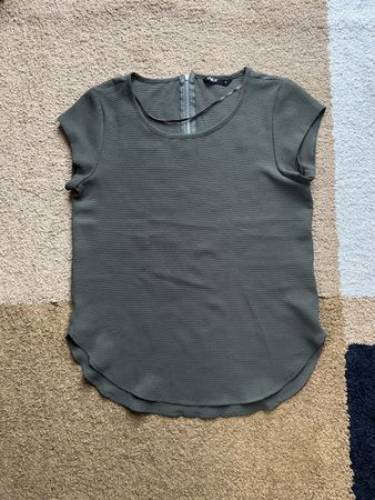 T-shirt ONLY kaki, idéal pour l'été, taille 36 comme neuf