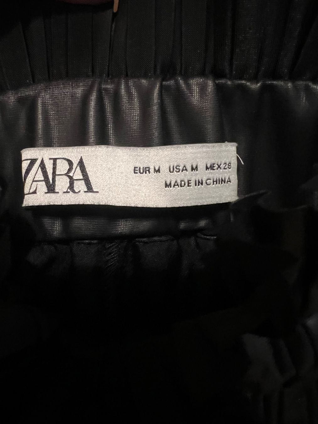 Gonne: Schwarzer Zara Lederrock, Gr. M – Usato da Wetzikon ZH venduto da sar_vnk8 1
