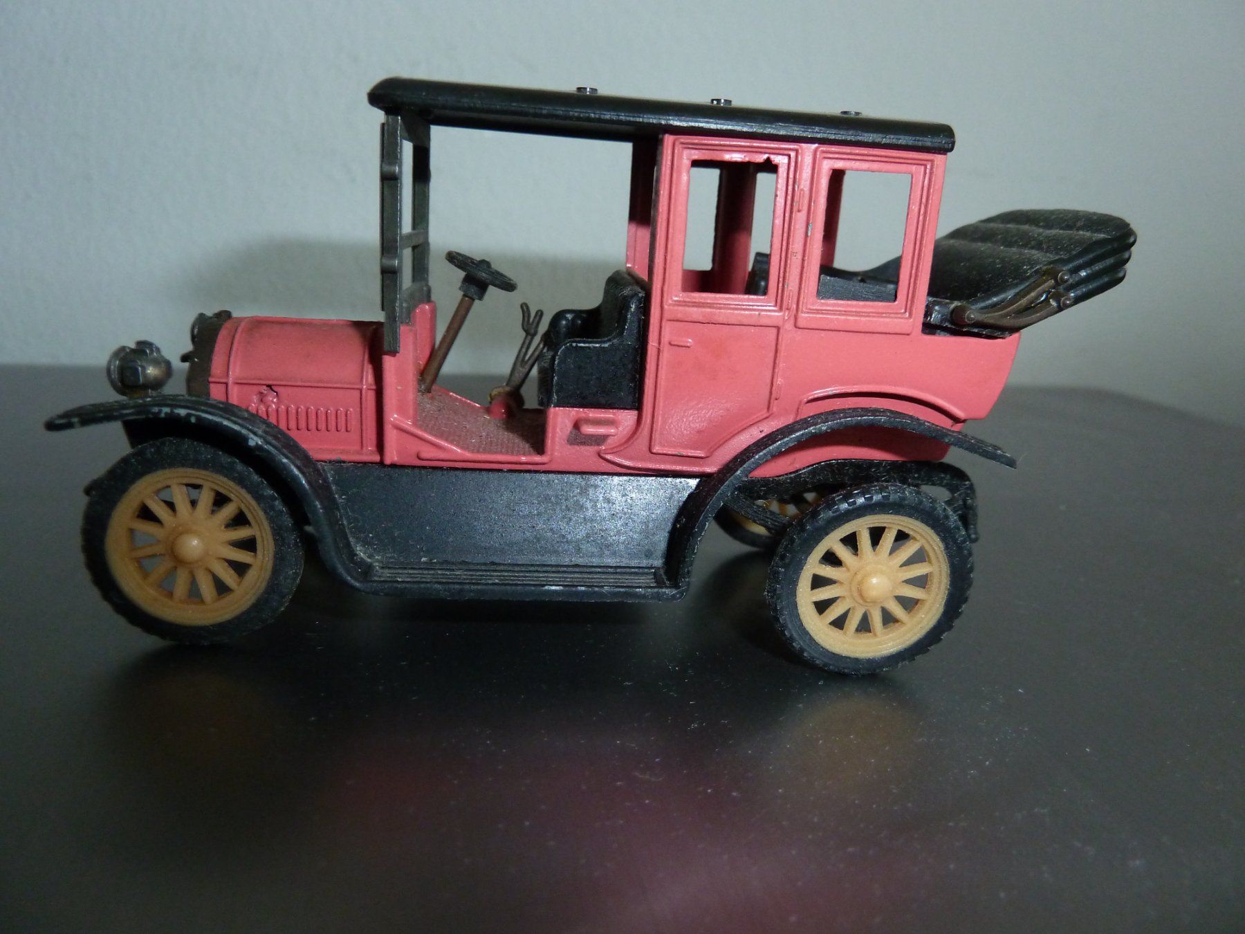 Modellautos: 4 OLDTIMER  MODEL-AUTOS – Gebraucht aus Thalwil von Kumawa0 4