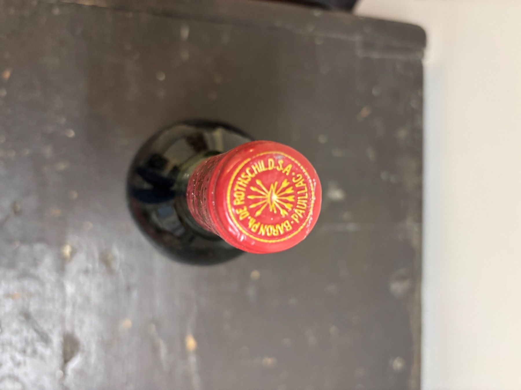 Mouton Rothschild Vino: Château Mouton Rothschild 1983 – Nuovo (secondo la descrizione) da Montreux venduto da Nelson1040 2