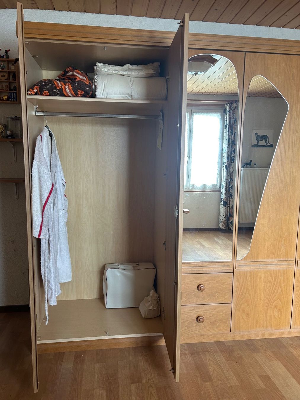 Armadi: Grosser Kleiderschrank mit Spiegel – Usato da Concise venduto da phi317 1
