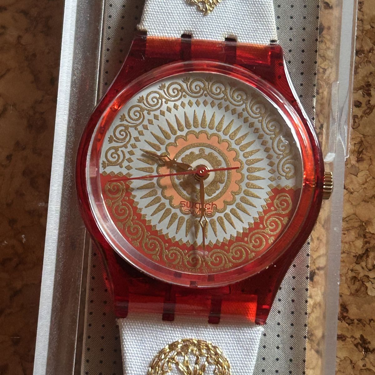 Swatch Orologi: Swatch Uhr, red glitter – Nuovo (secondo la descrizione) da Laufen venduto da Bellavitaboom 5