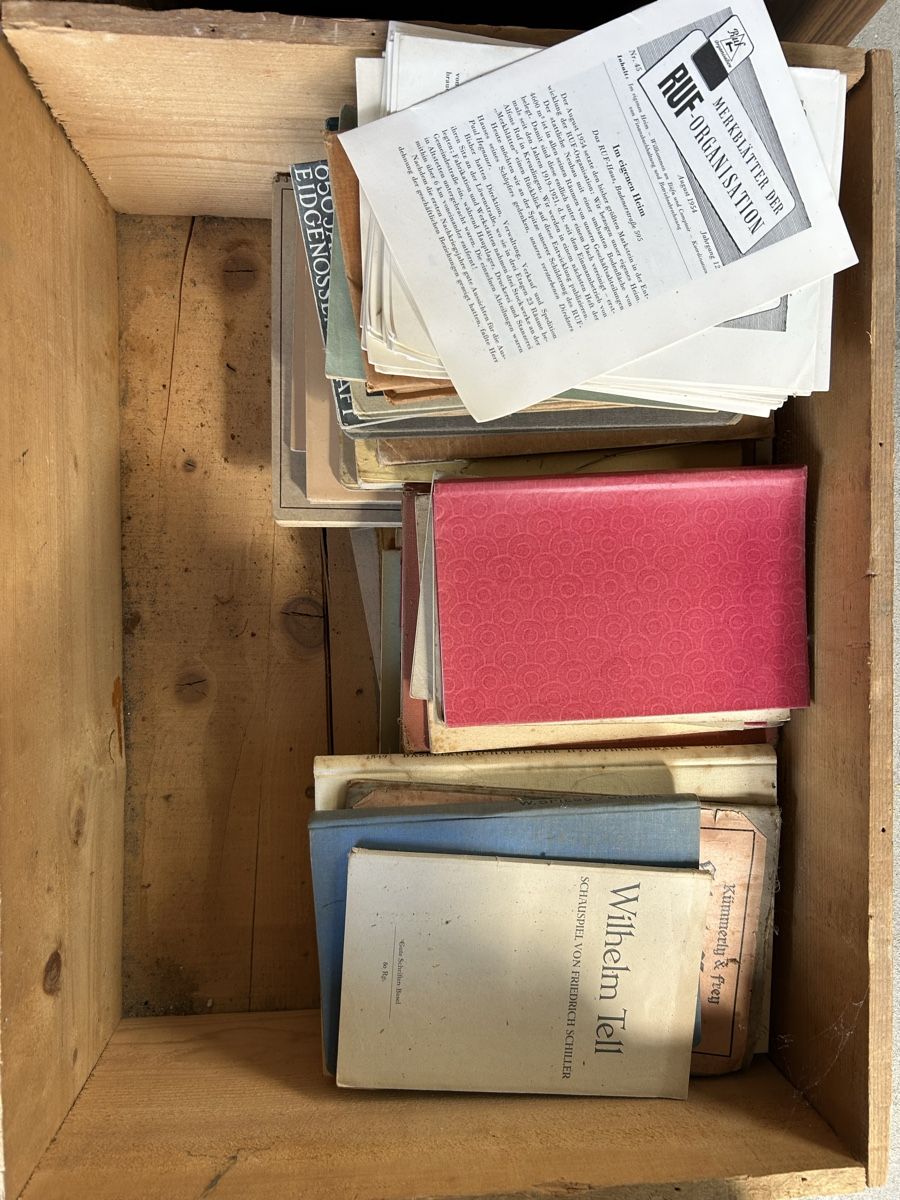 Libri: Kiste alter Bücher  – Usato da Liestal venduto da schnugger69