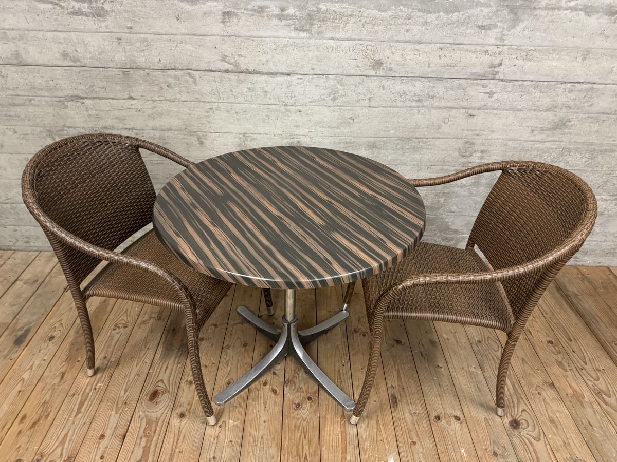 Set di tavolo e panche: Bistro Tisch mit zwei Stühlen – Usato da Münchenstein venduto da Eclipse6