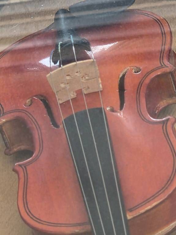Toutes les décorations: Violon miniature en bois sous cadre – D'occasion à Vercorin par Gisou0 2