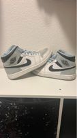 Nike Air Jordan 1 Mid, hellblau/weiss, Grösse 44, Top Schuhe
