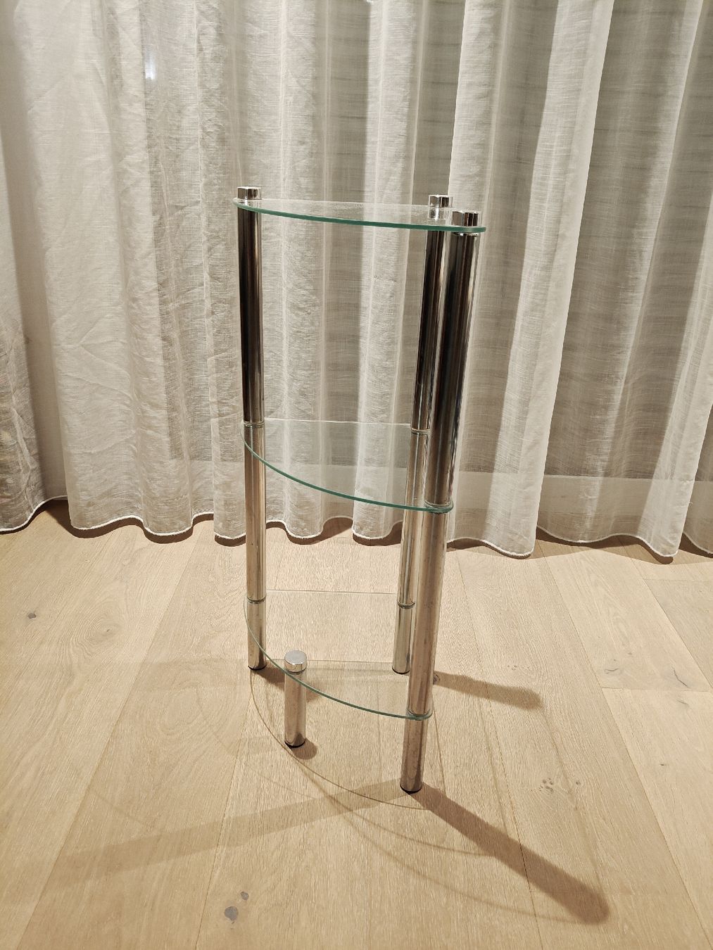 Tische: Eck-Beistelltisch aus Glas – Gebraucht aus Turbenthal von nfi_k6sz