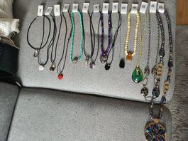 Je vends des colliers fait main pierre précieuse