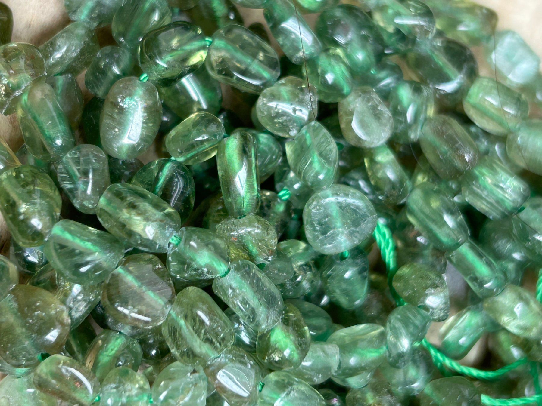 Pietre preziose: Strang echte green apatite Nuggets / stone 6-8 mm – Nuovo e nell'imballaggio originale da Niederrohrdorf venduto da Ytobi