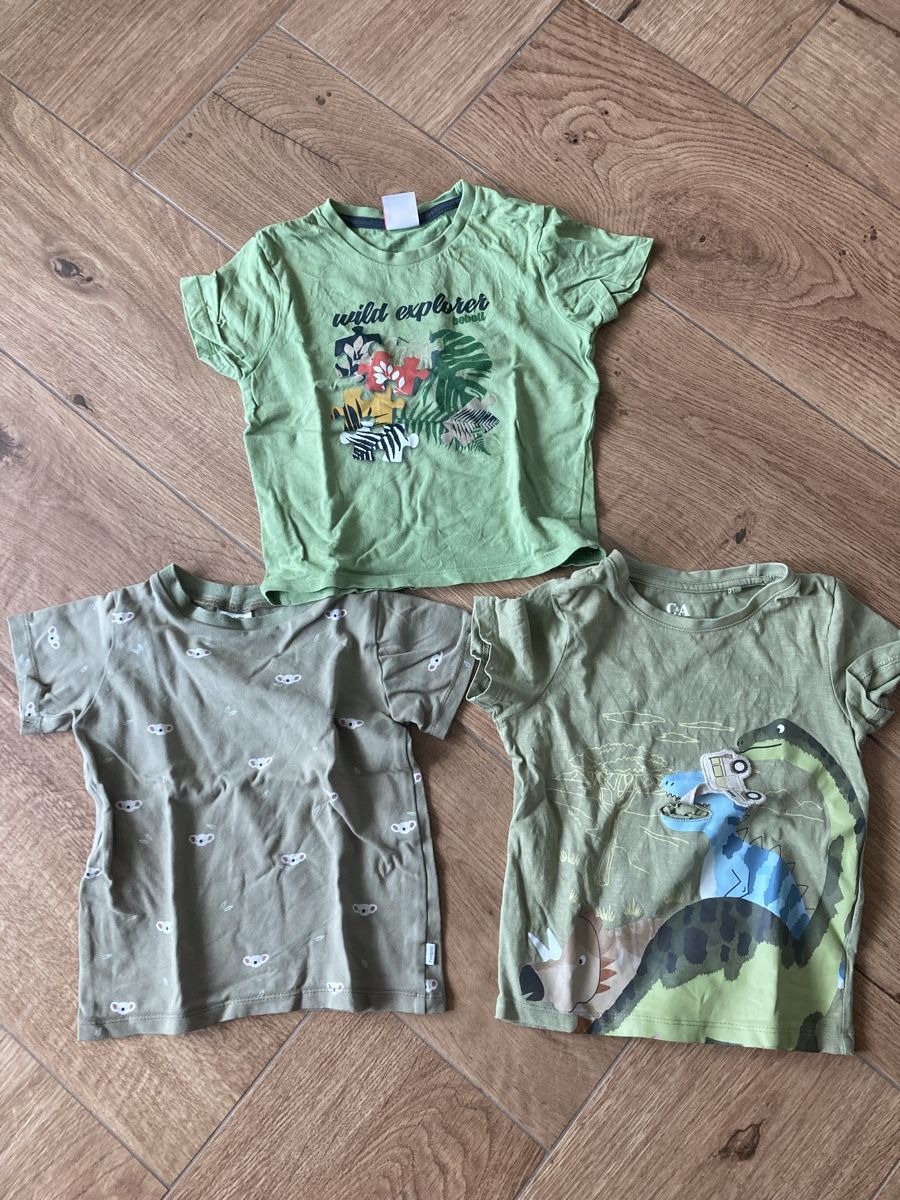 Kleiderpakete & -sets: Lot de 3 T-shirts vert garçon taille 98cm – Gebraucht aus Port von ori_vn6m 1