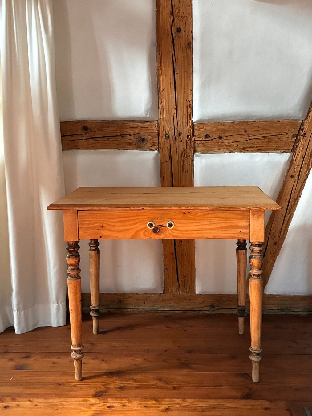 Tavoli: Rustikaler Holztisch mit Schublade - 90x60cm – Usato da Boppelsen venduto da Marcellinho