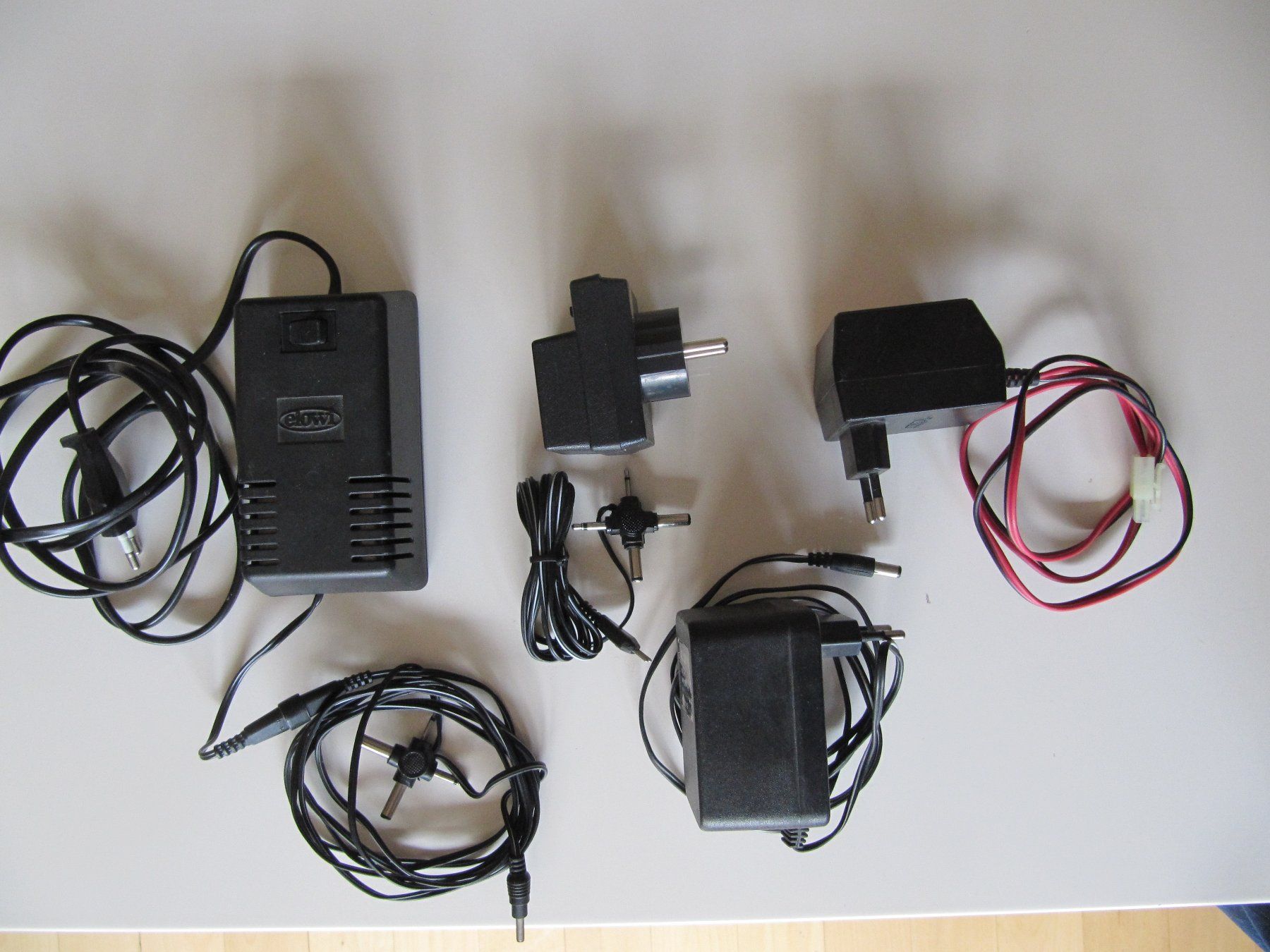 Caricabatterie: Diverse Netzgerät/A.C-D.C Adapter/A.C.Adapter/Steckladegerät – Usato da Basel venduto da Ruben2210