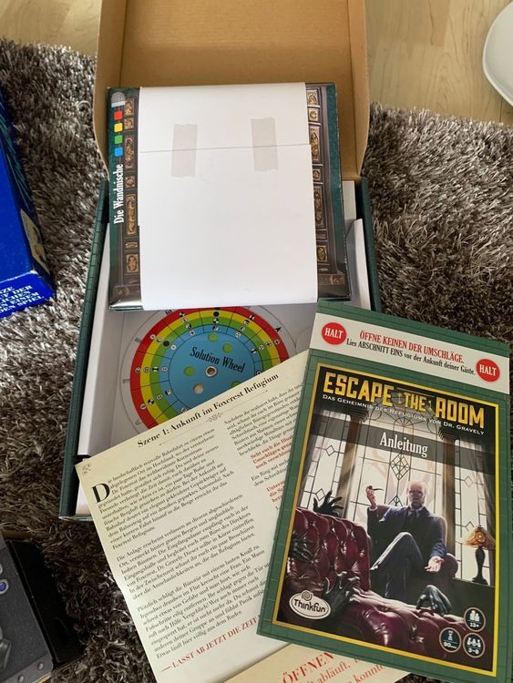 ThinkFun - Escape The Room : La Maison Des Poupées Maudite, Jeu De Logique De Table Pour Adultes 1 4 Joueurs Age 13 Ans Amz B088xj6l7