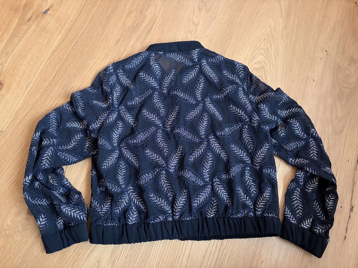 Zara Jacken: Zara Basic Bomberjacke schwarz mit Blattmuster Grösse M – Gebraucht aus Basel von snowkati 3