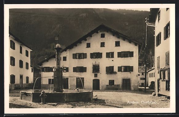 Cartoline postali: AK Andeer, Dorfplatz mit Brunnen – Usato da Berlin venduto da bartko-reher