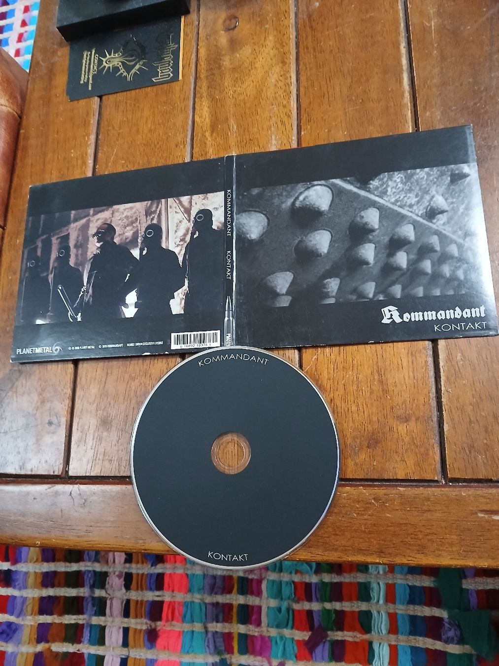 CD: kommandant- kontakt (digi) – Usato da St-Cergue venduto da VeganWarrior