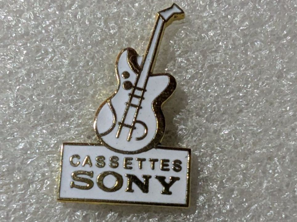 Placchette & Badge: Ansteckpin 204: Sony – Usato da Oppligen venduto da Pin-Fall-Shop