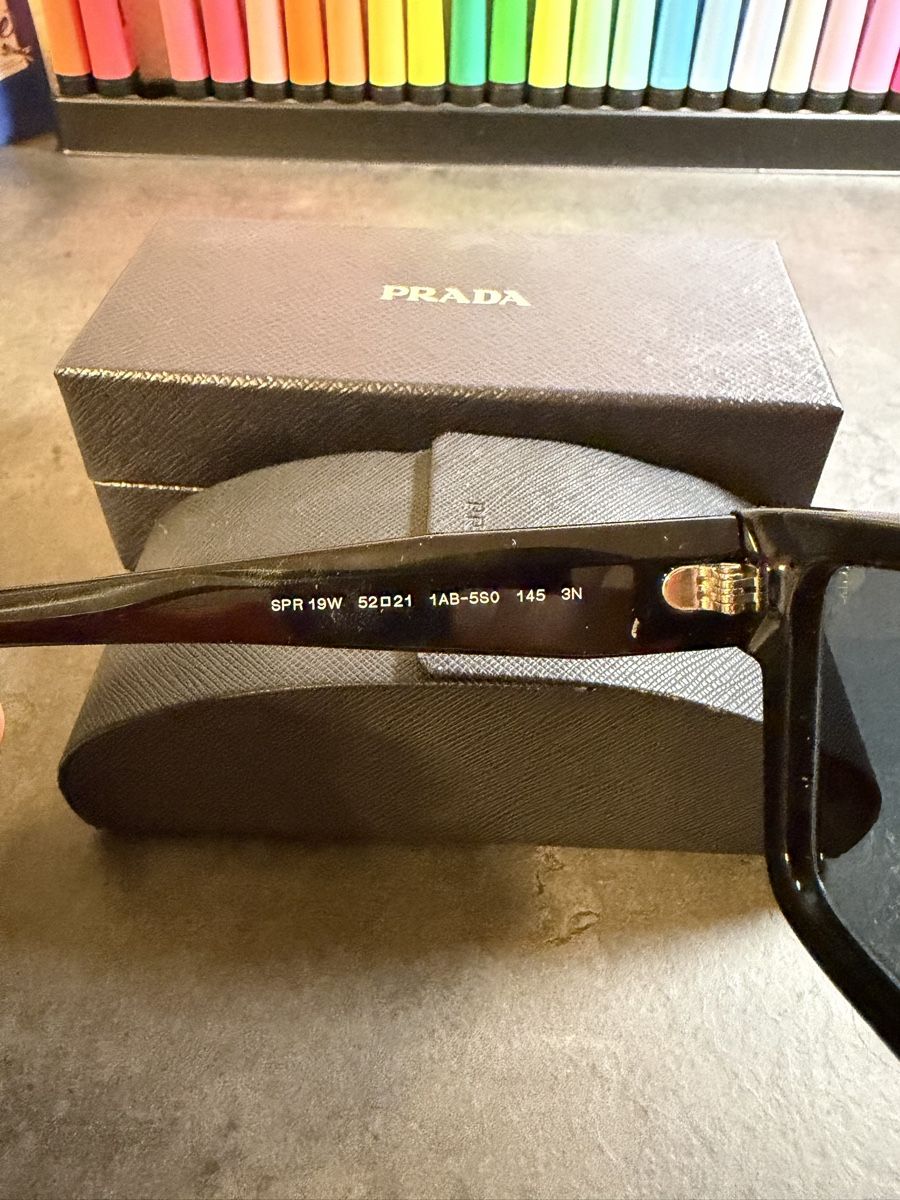 Prada Occhiali & Lenti: Prada schwarze Sonnenbrille – Nuovo (secondo la descrizione) da Herisau venduto da ogkosta 4