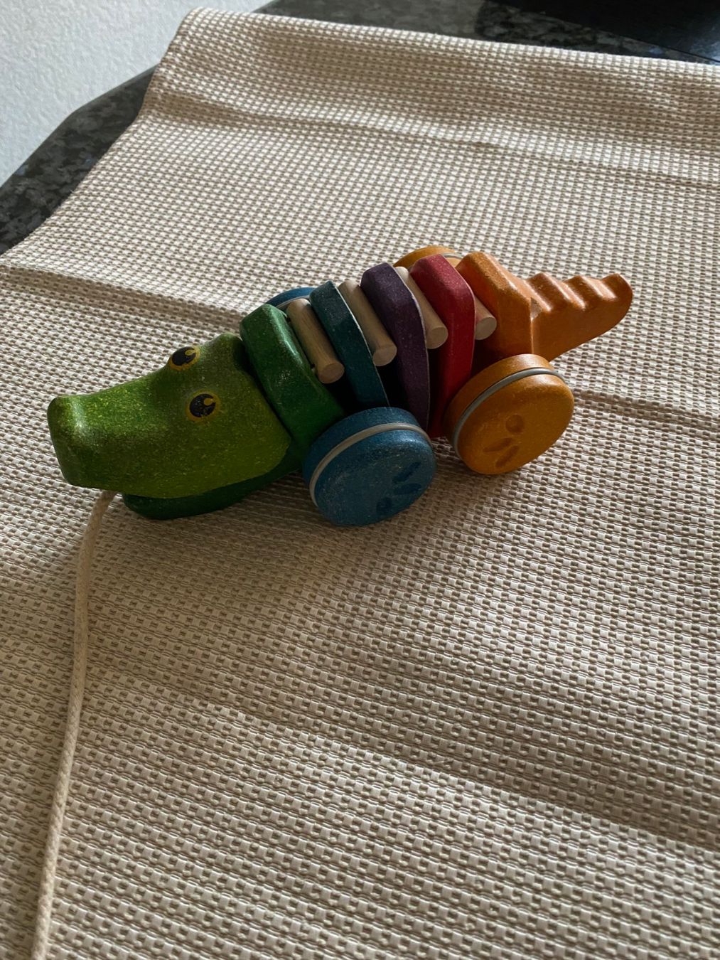 Plantoys Giocattoli: Plan Toys - Regenbogen Krokodil – Usato da Allenwinden venduto da Obalu 1