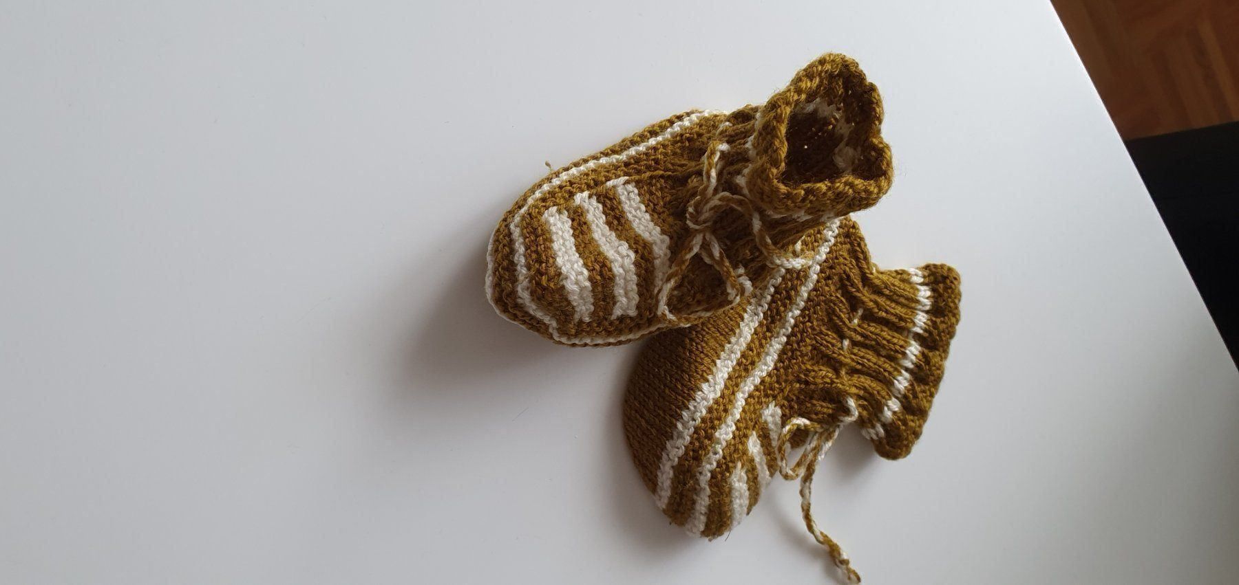 Calze: Pantoufle bébé ( chaussons) – Usato da Prilly venduto da RoDyRe 3