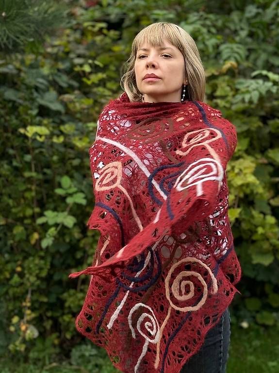 Foulard & Sciarpe: Rotbrauner Mohairschal mit Spiralmotiven – Usato da Thalwil venduto da han_2b8c 2