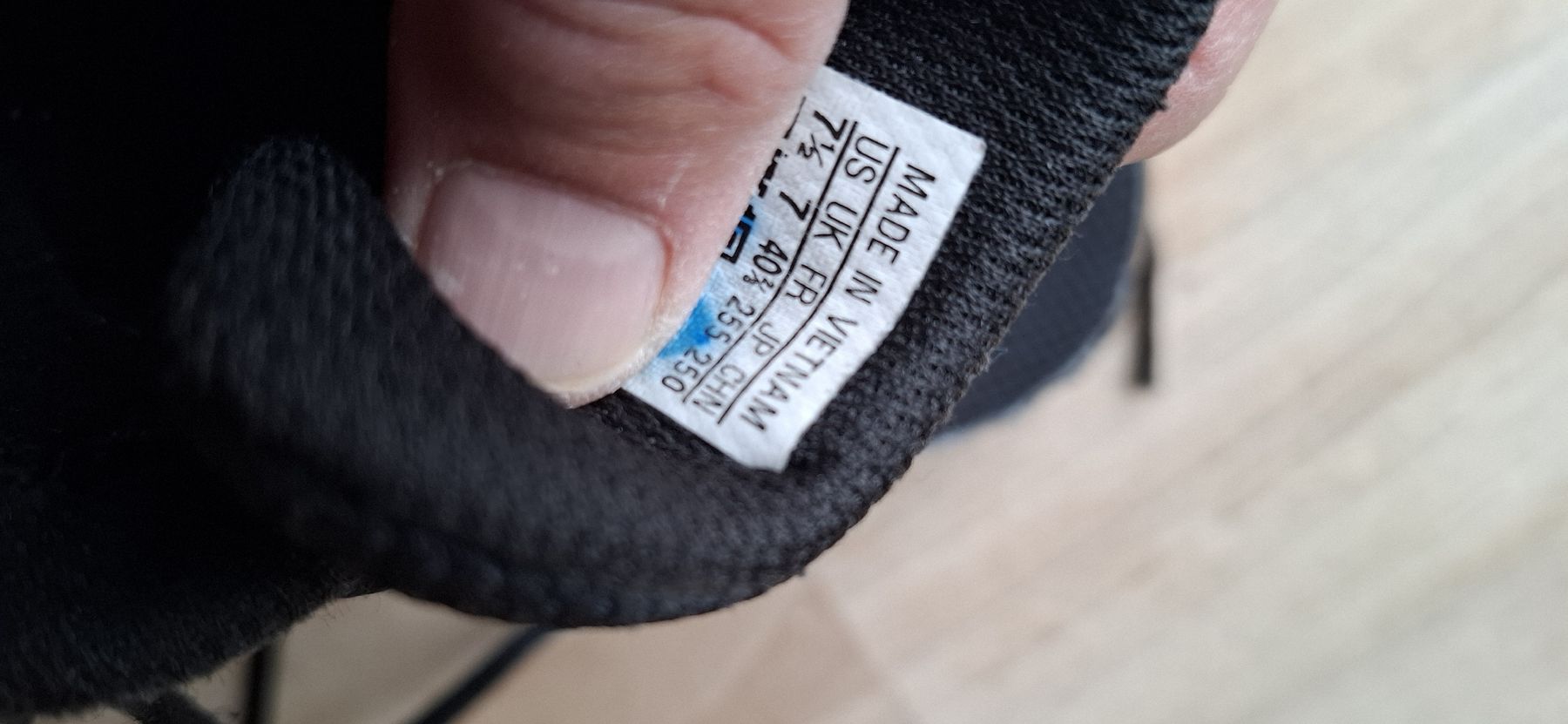 Scarpe da uomo: Hallen Turnschuhe Adidas – Usato da luzern venduto da Salut76 2