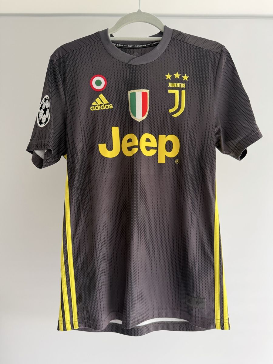 Adidas Leibchen & Hosen: Juventus 2018/19 Third Adidas  – Gebraucht aus Meggen von Patti_