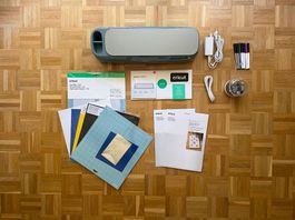 Cricut Maker 4 Essential Bundle, wie NEU + Neues Zubehör