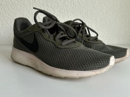 Nike Schuhe olivegrün Gr. EUR 43