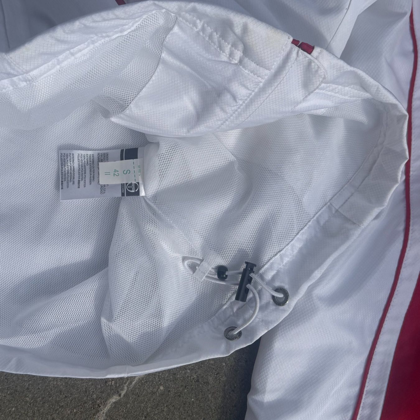 Jacken: Sergio Tacchini white and red retro track jacket vintage – Gebraucht aus St. Gallen von sourced_limited 4