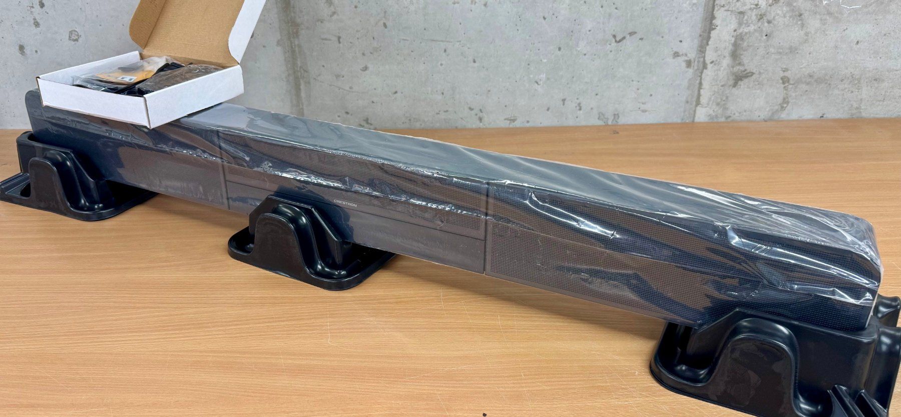 Lautsprecher: UC-SB1 Conference Smart Sound Bar 180° Mic Array CRESTRON – Neu und originalverpackt aus Muttenz von EotecAG