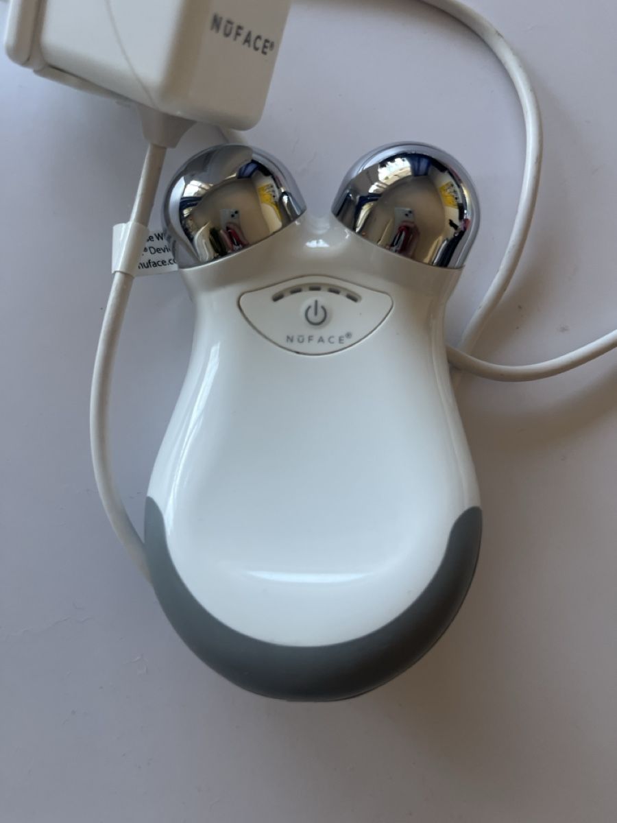 Nuface Cura del viso: NuFACE Trinity Gesichtspflegegerät inkl. Ladegerät  – Usato da Au ZH venduto da curio.concept 3