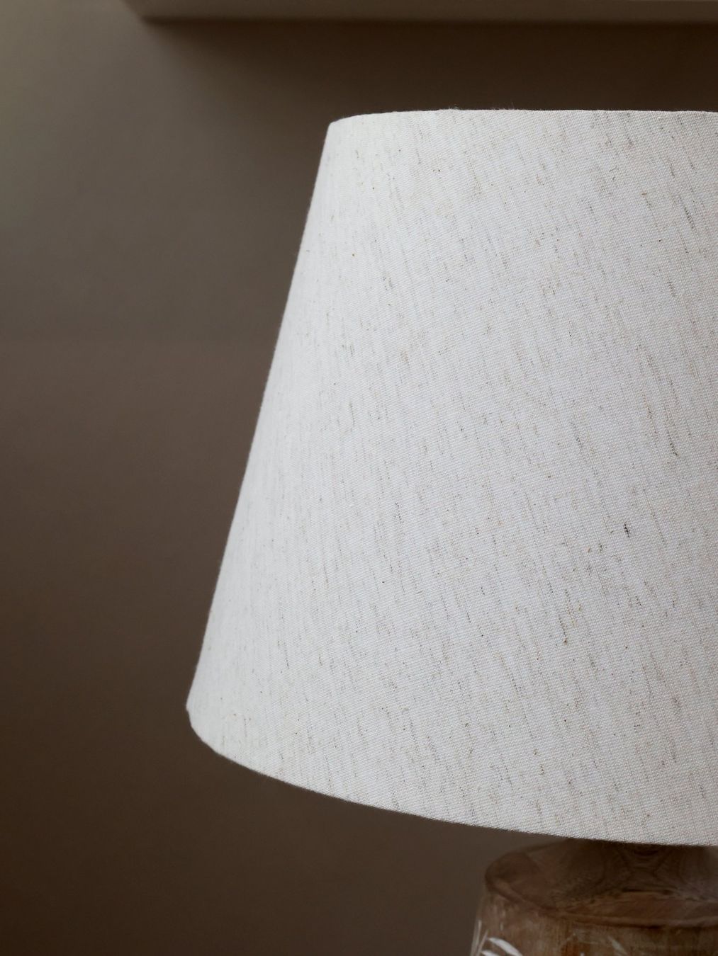 Lampen: Tischlampe mit Holzfuss & Leinenschirm – Neu und originalverpackt aus Innertkirchen von Glatthard-Interior 5
