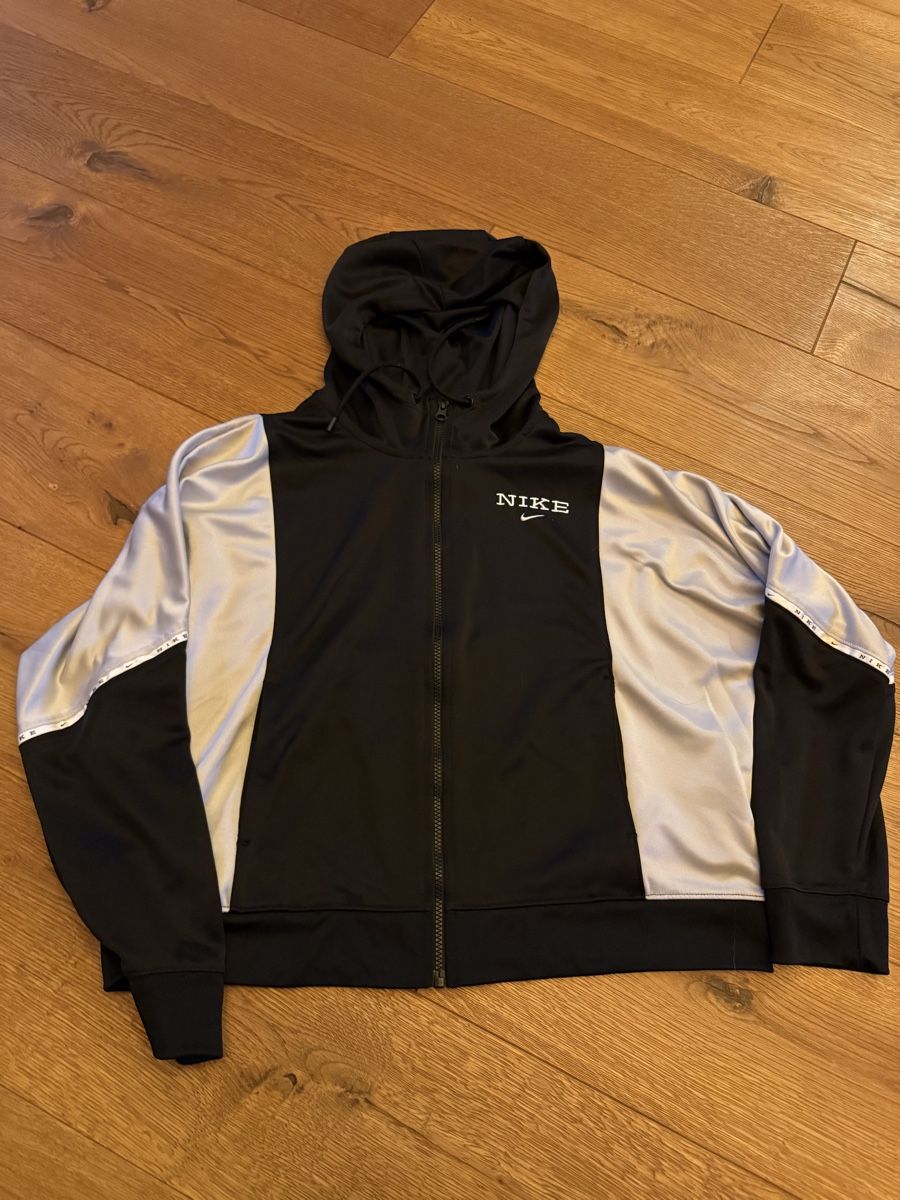 Nike Pullover & Sweatshirts: Sweatshirt – Gebraucht aus Andwil SG von Skyline21
