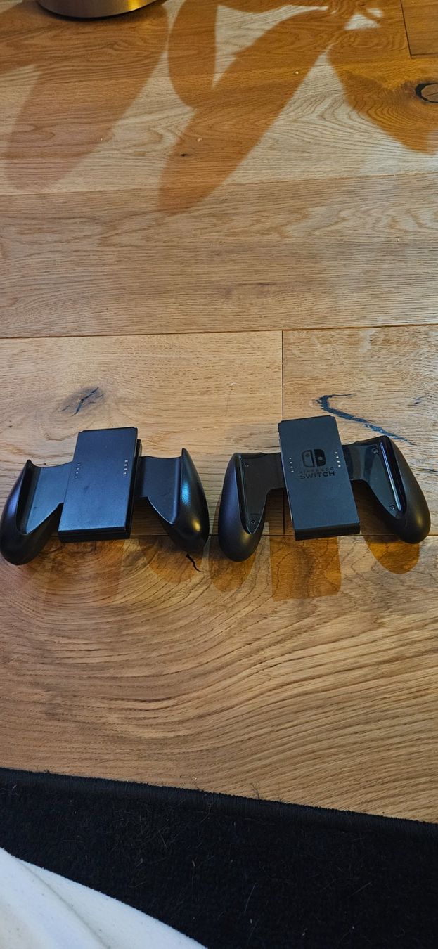 Nintendo Controller: Nintendo Switch Controller Griffe Ladehalterung, perfekt ... – Usato da Rorschacherberg venduto da ram_wd77