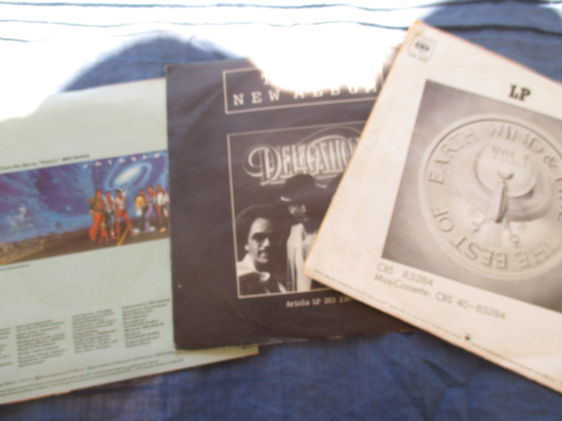 Dischi in vinile: lot de 3 disques : Jacksons, Earth Wind & Fire, Delegation – Usato da Colombier NE venduto da Nevenma 1