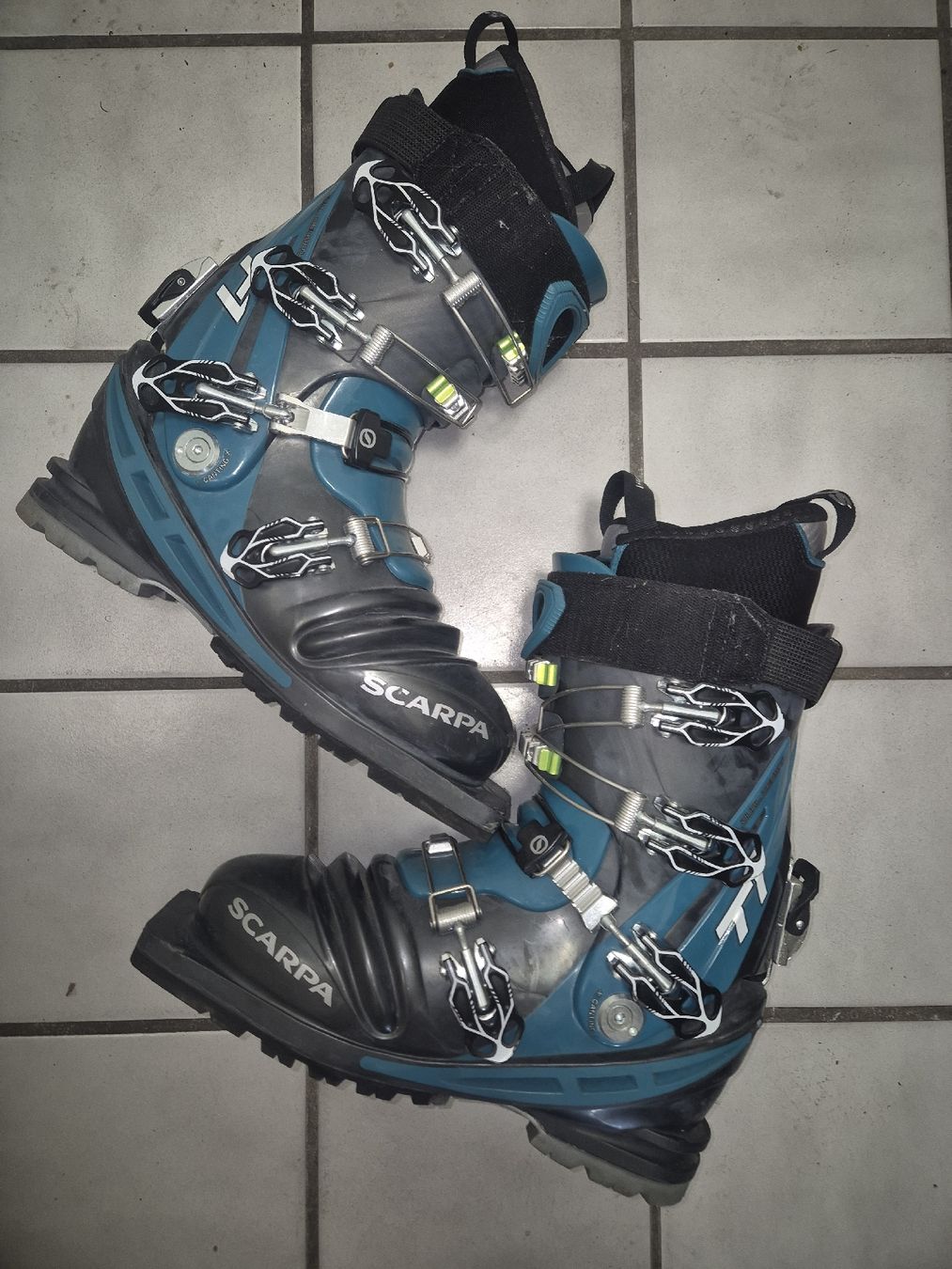 Scarpa Scarpe da uomo: Scarpa T1 27.0 – Nuovo (secondo la descrizione) da Porrentruy venduto da jer_6hmq