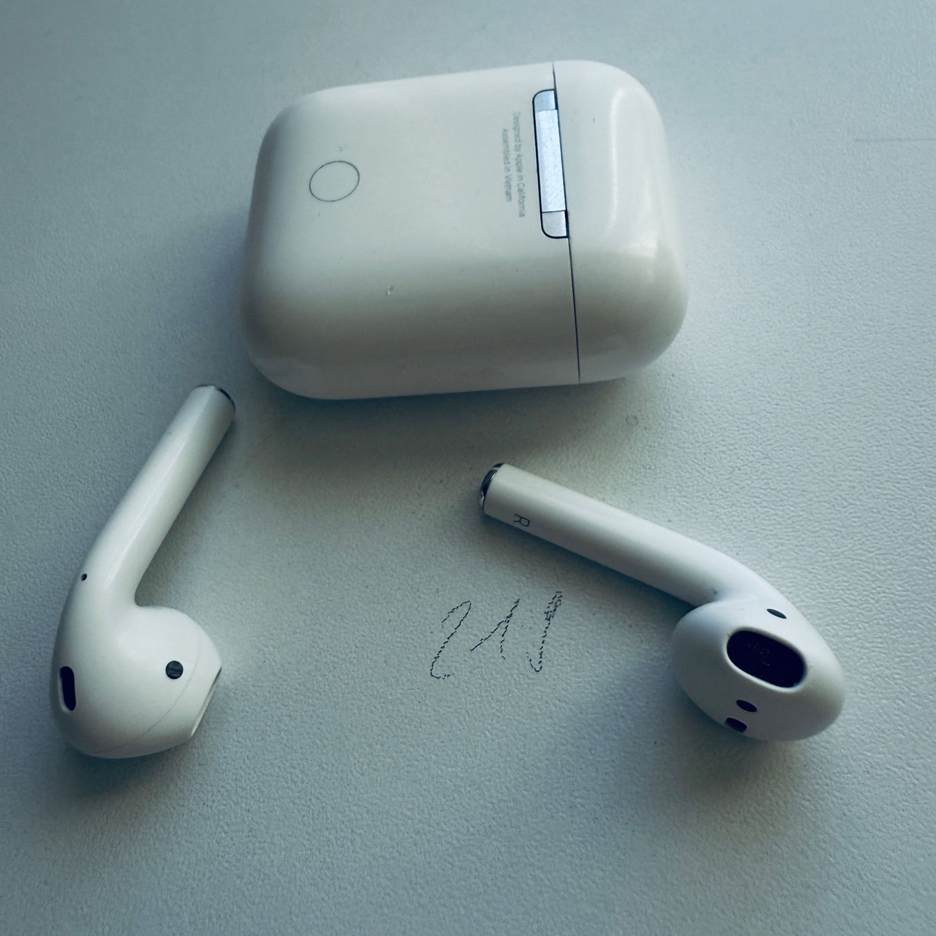 Apple Kopfhörer: Original Apple AirPods 2 Gen. Wireless Kopfhörer & Case – Gebraucht aus Basel von MY.AIRPODS.SHOP 4