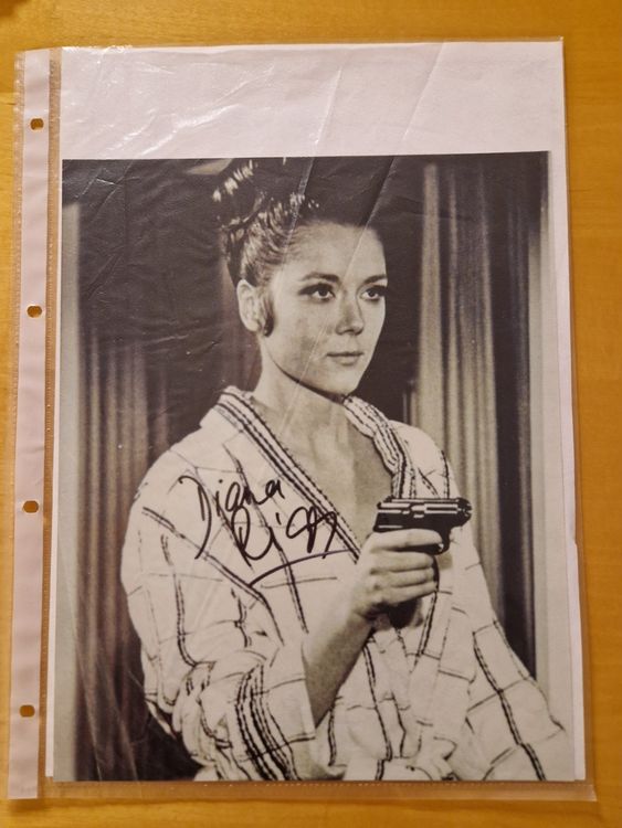 Diana Rigg, Original Autogramm auf Grossfoto in s/w (D'occasion) à ...