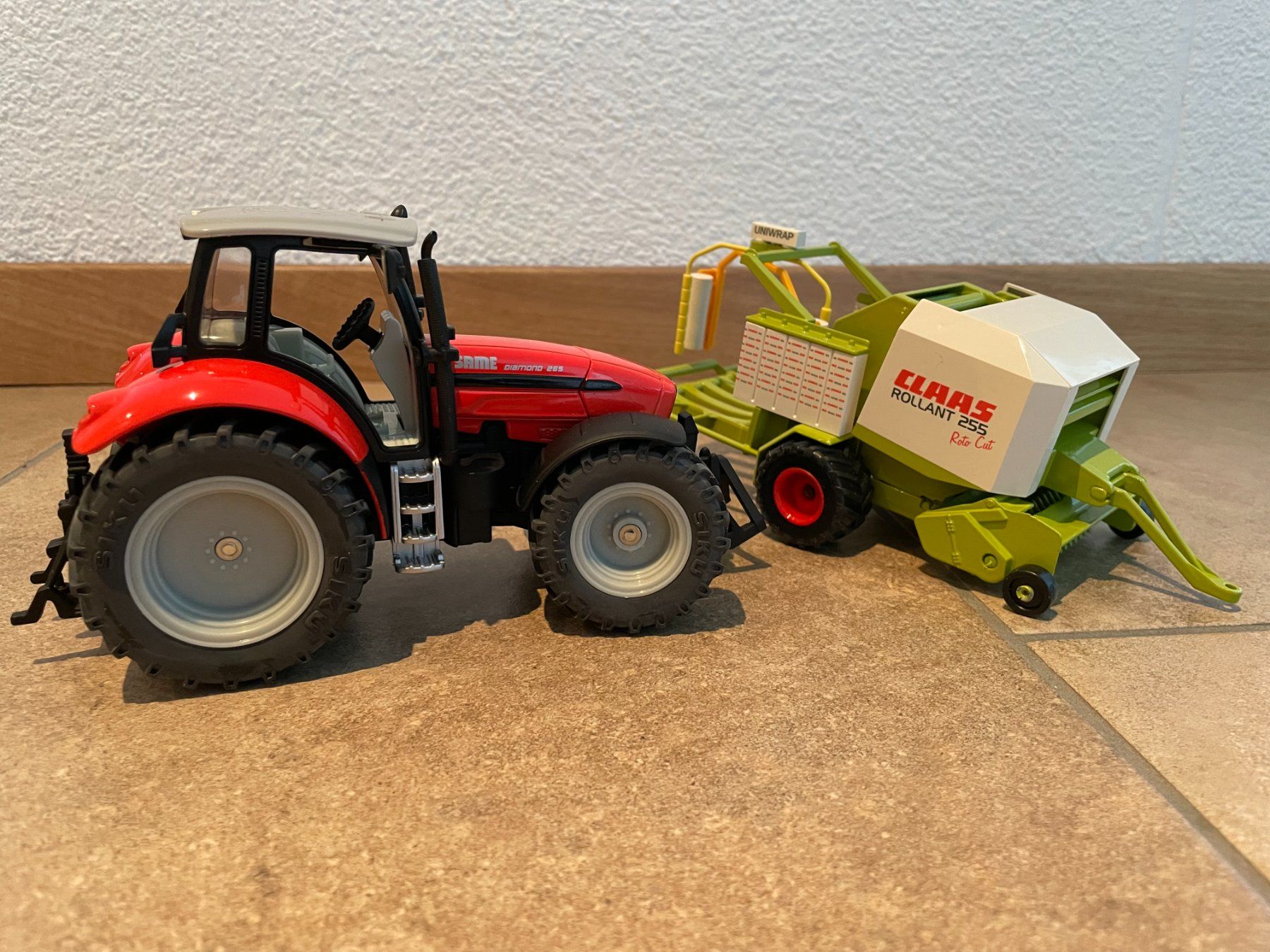 Same Trattori: SIKU Same Diamond 265 mit Claas Presse – Nuovo e nell'imballaggio originale da Kreuzlingen venduto da Stefan1150 2