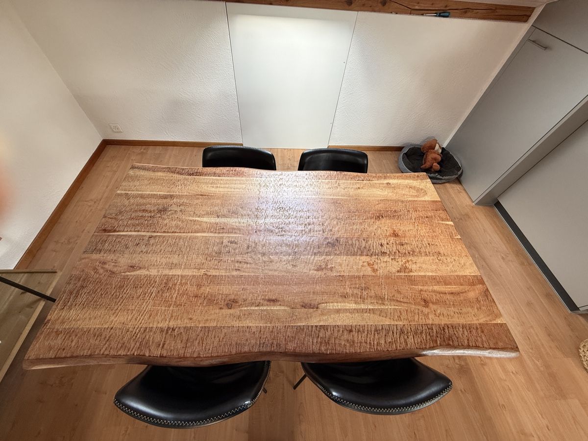 Set di tavolo e panche: Holztisch ohne Stühle – Usato da Luzern venduto da AlinaPa 3