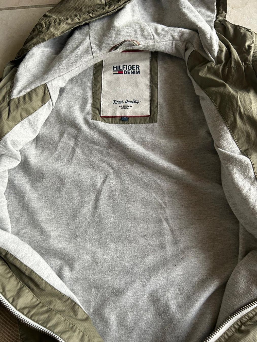 Tommy Hilfiger Giacche: Tommy Hilfiger Jacke Grösse M olivgrün hell – Usato da Biel-Benken BL venduto da Ddrummer 7
