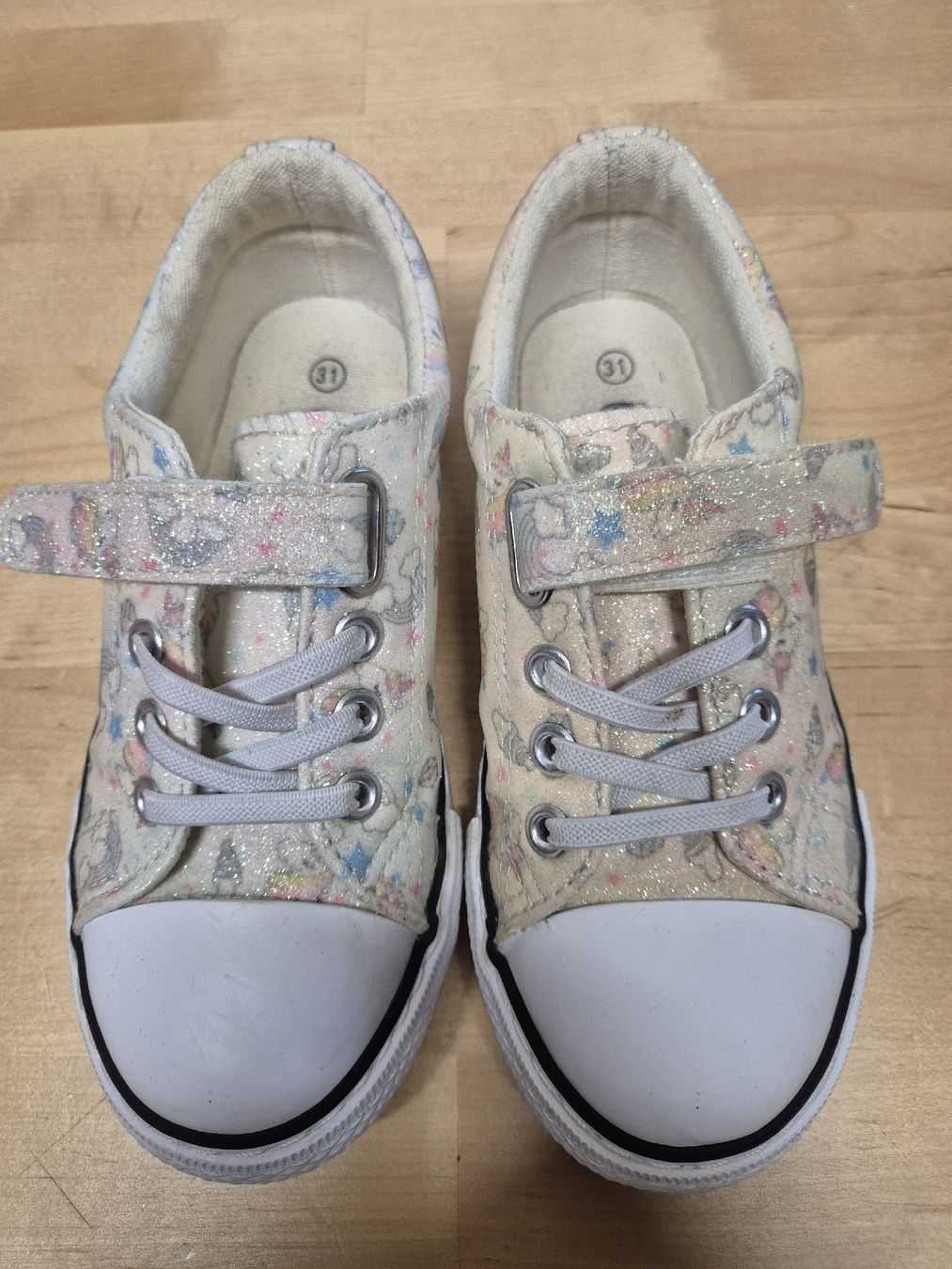 Scarpe per ragazze: Sommerliche Glitzer Sneaker Grösse 31 Einhorn Print – Usato da Wil SG venduto da Rena-Mija 1