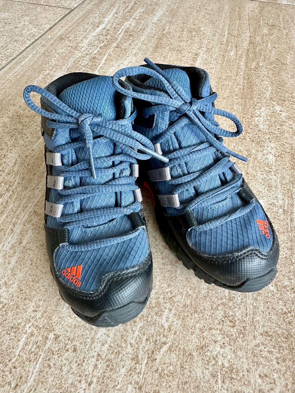 Adidas Scarpe per ragazzi: ADIDAS Terrex wasserdichte Wanderschuhe, Gr. 25 – Usato da Dübendorf venduto da liism