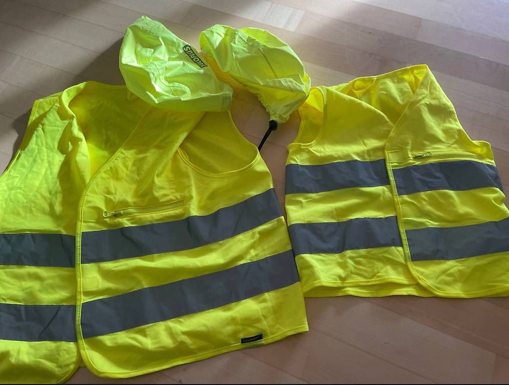Gilets: Leuchtwesten  – D'occasion à Brunnen par ker_2kzc 2